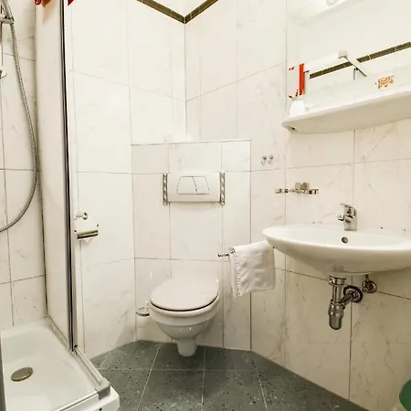 Gartenhotel Garni אינסברוק