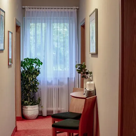 Gartenhotel Garni 2* אינסברוק