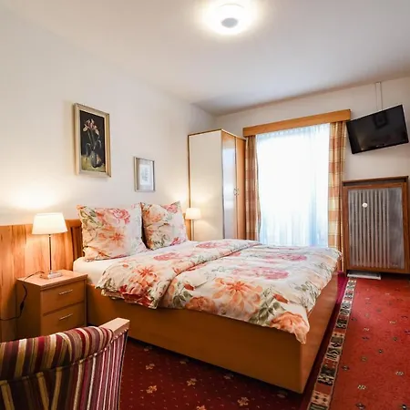 Gartenhotel Garni ホテル 2*